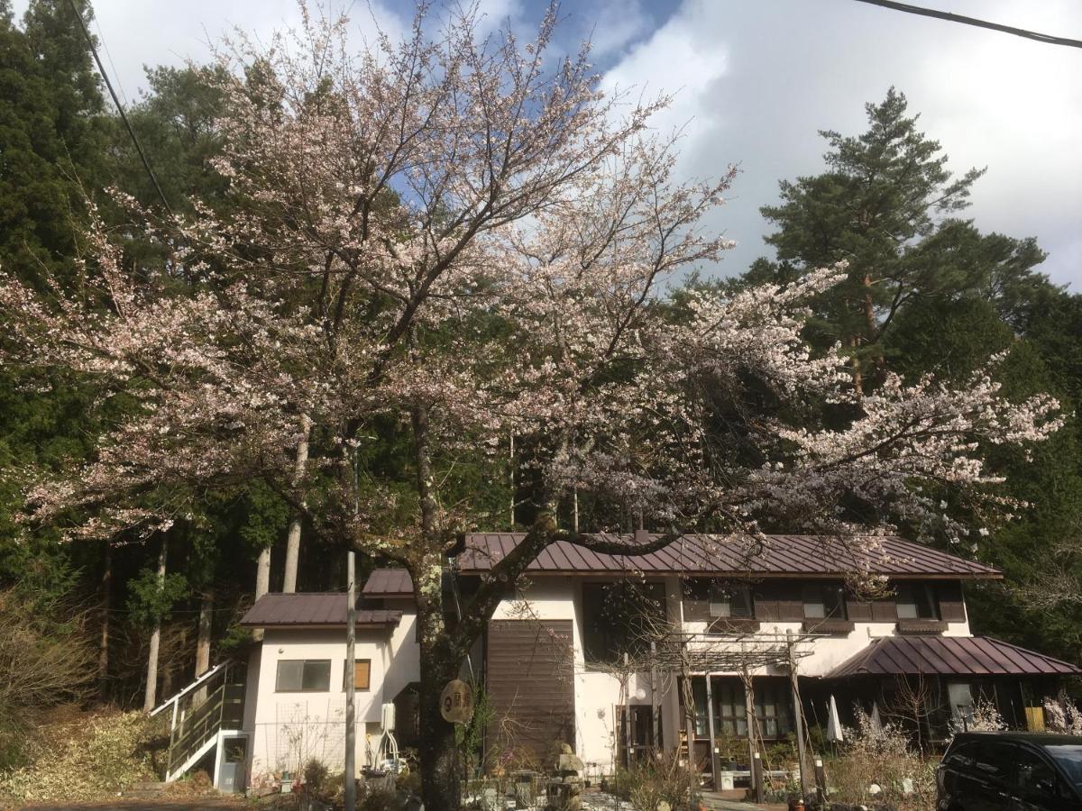 ホテル ペンション蘭峰 富士河口湖町 エクステリア 写真
