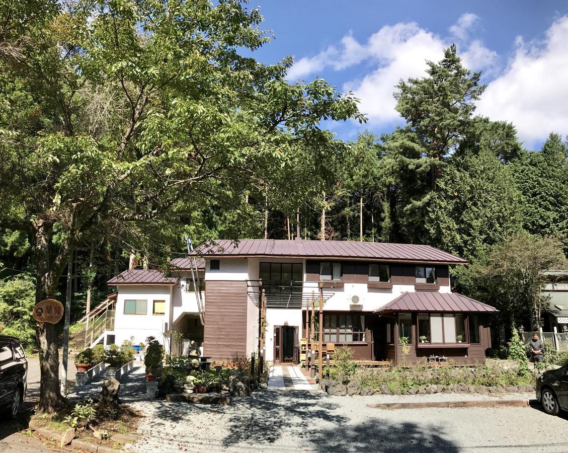 ホテル ペンション蘭峰 富士河口湖町 エクステリア 写真